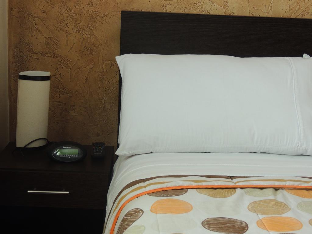 Titan Hotel & Spa Bogotá Szoba fotó